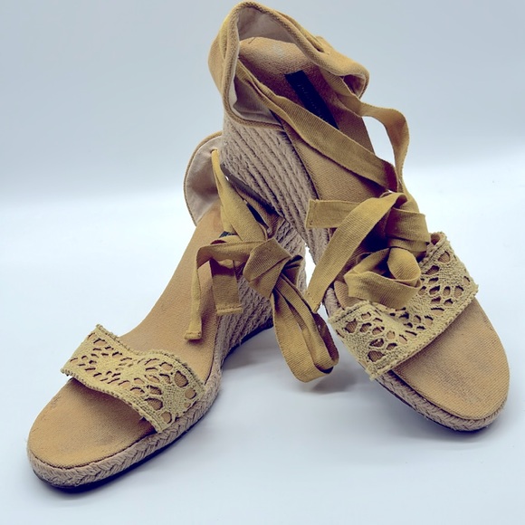 Ladies yellow/mustard coloured espadrilles, top is canvas heel is cord (jute) - Picture 3 of 5